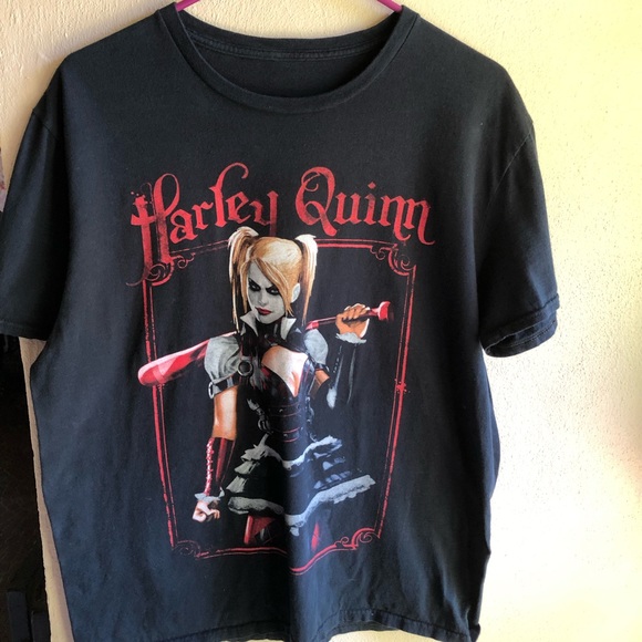 Batman's Harley Quinn Tshirt. Black with Harley Quinn in Red White and Black. L - Picture 9 of 10